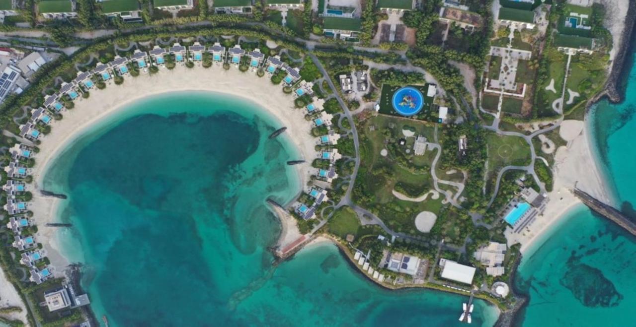 Nurai Island, Saadiyat Hotel Abu Dhabi Exterior foto Aerial view of the Atlantis Paradise Island resort, with the location of the Atlantis Water Park highlighted in blue