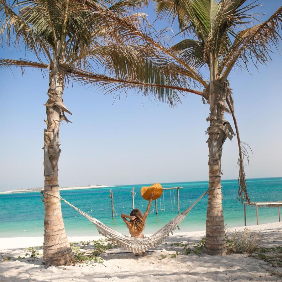 Nurai Island, Saadiyat Hotel Abu Dhabi Exterior foto Hammock on the beach