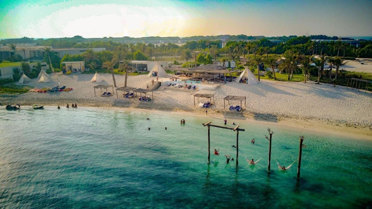 Nurai Island, Saadiyat Hotel Abu Dhabi Exterior foto Aerial view of the beach at the resort