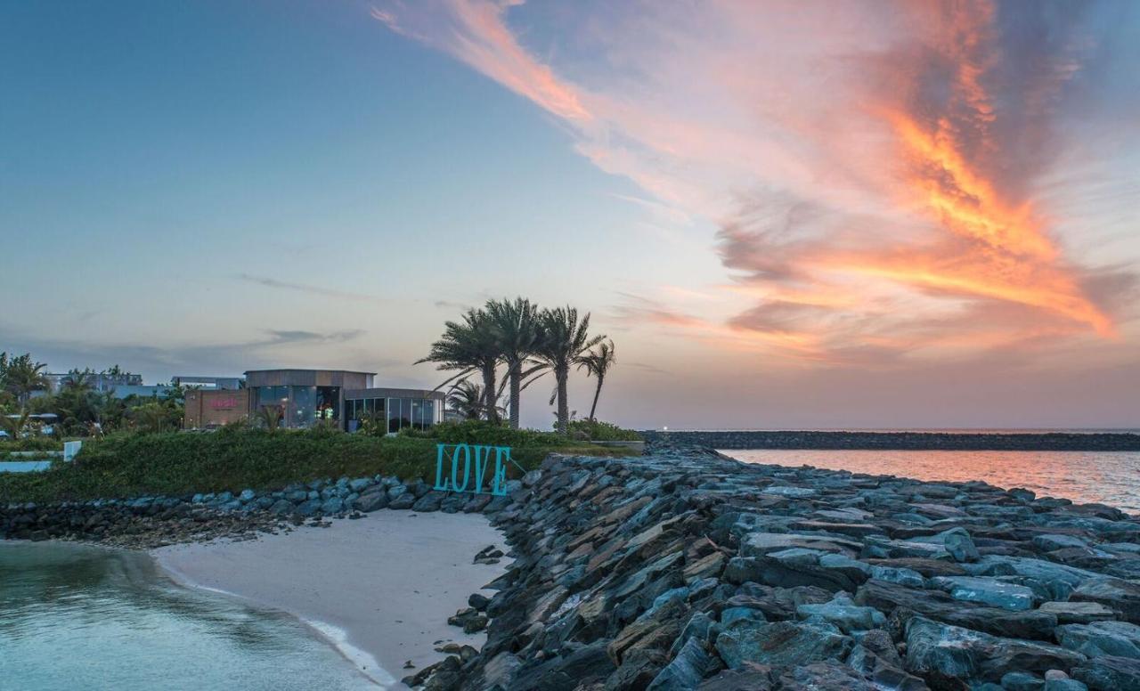 Nurai Island, Saadiyat Hotel Abu Dhabi Exterior foto Sunset at Al Bandar, Al Reef, Abu Dhabi